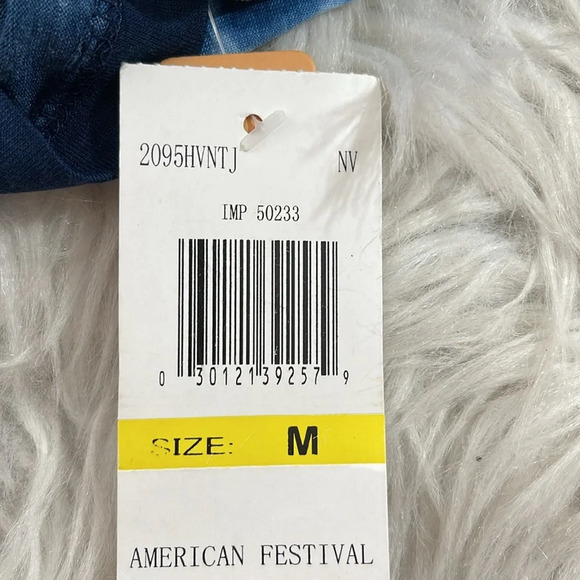 TAKARA “YOUNG AND FREE” Scoop Neckline Tie-Dye Open Back Graphic Tee Size M NEW - Picture 8 of 10